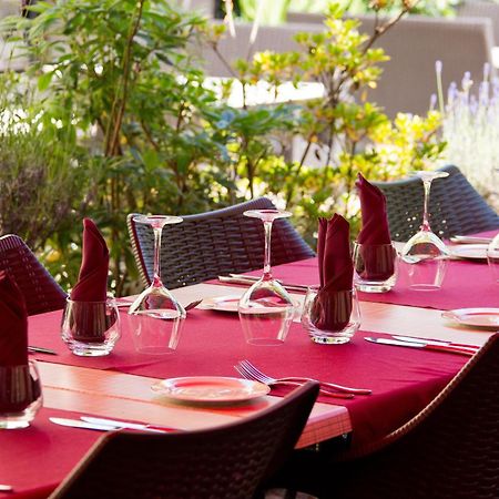 Logis Hotel-Restaurant Le Chene Vert Saint-Pourçain-sur-Sioule Exteriér fotografie