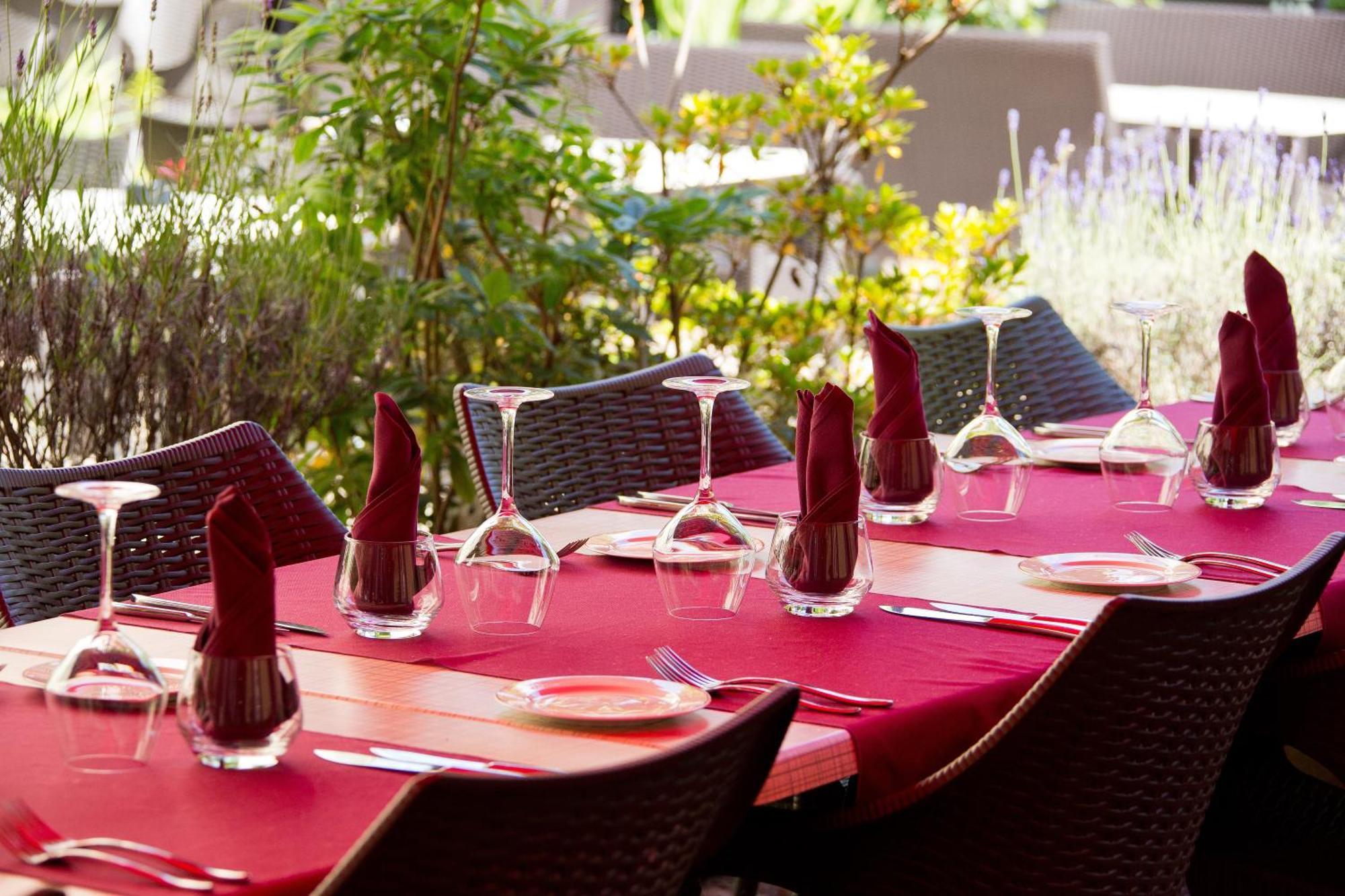 Logis Hotel-Restaurant Le Chene Vert Saint-Pourçain-sur-Sioule Exteriér fotografie