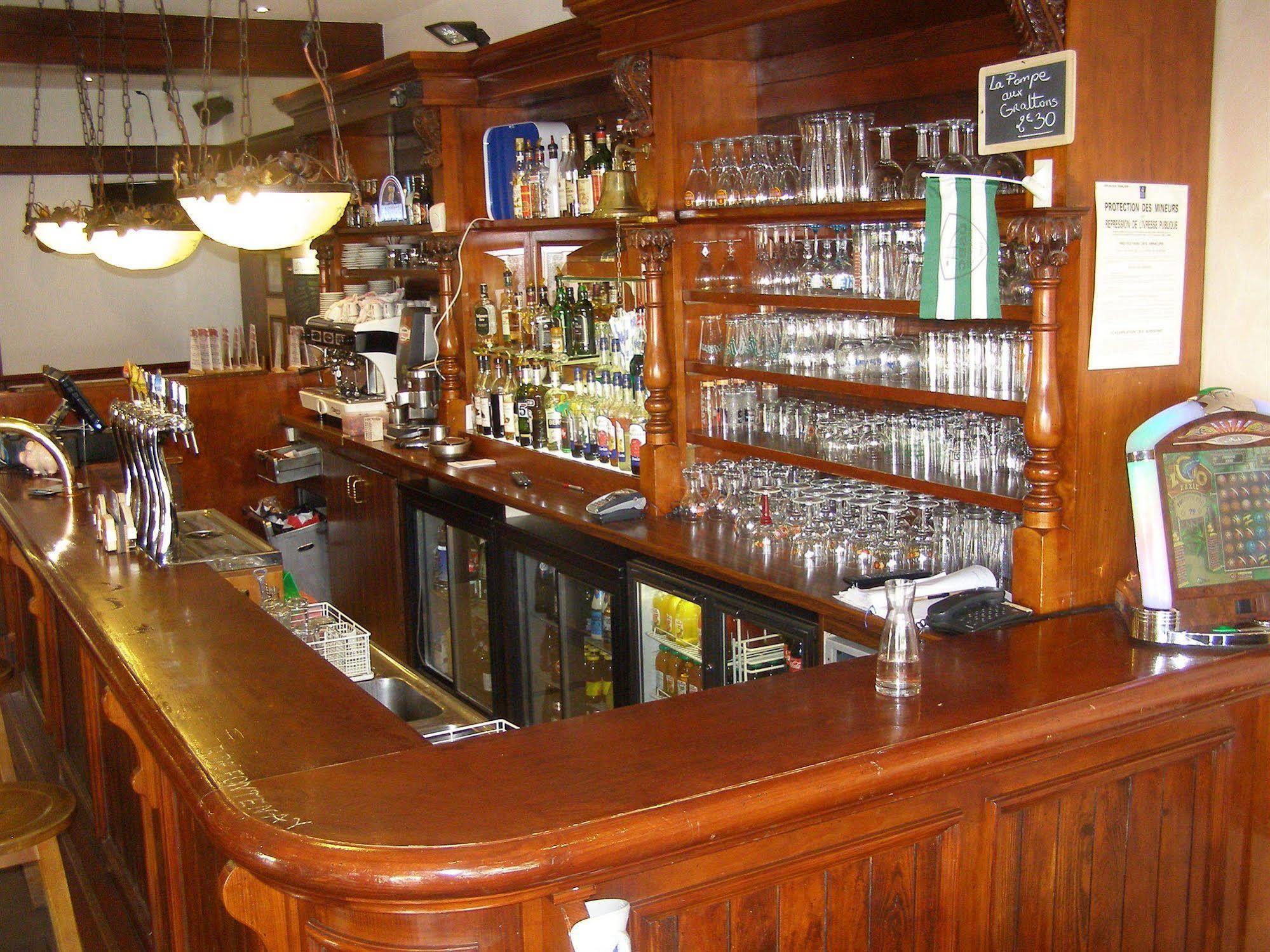 Logis Hotel-Restaurant Le Chene Vert Saint-Pourçain-sur-Sioule Exteriér fotografie